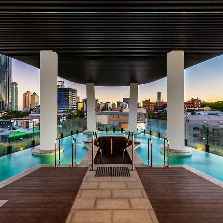 Fv By Peppers Aparthotel Μπρίσμπεϊν Εξωτερικό φωτογραφία The pool at the rooftop of the Emporium South Bank