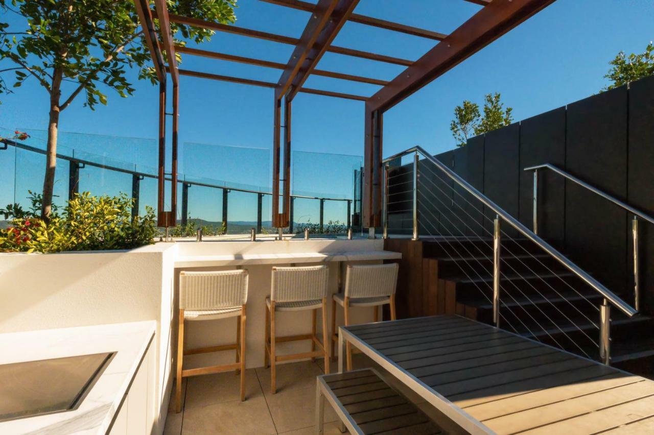 Fv By Peppers Aparthotel Μπρίσμπεϊν Εξωτερικό φωτογραφία The rooftop bar at the Hotel