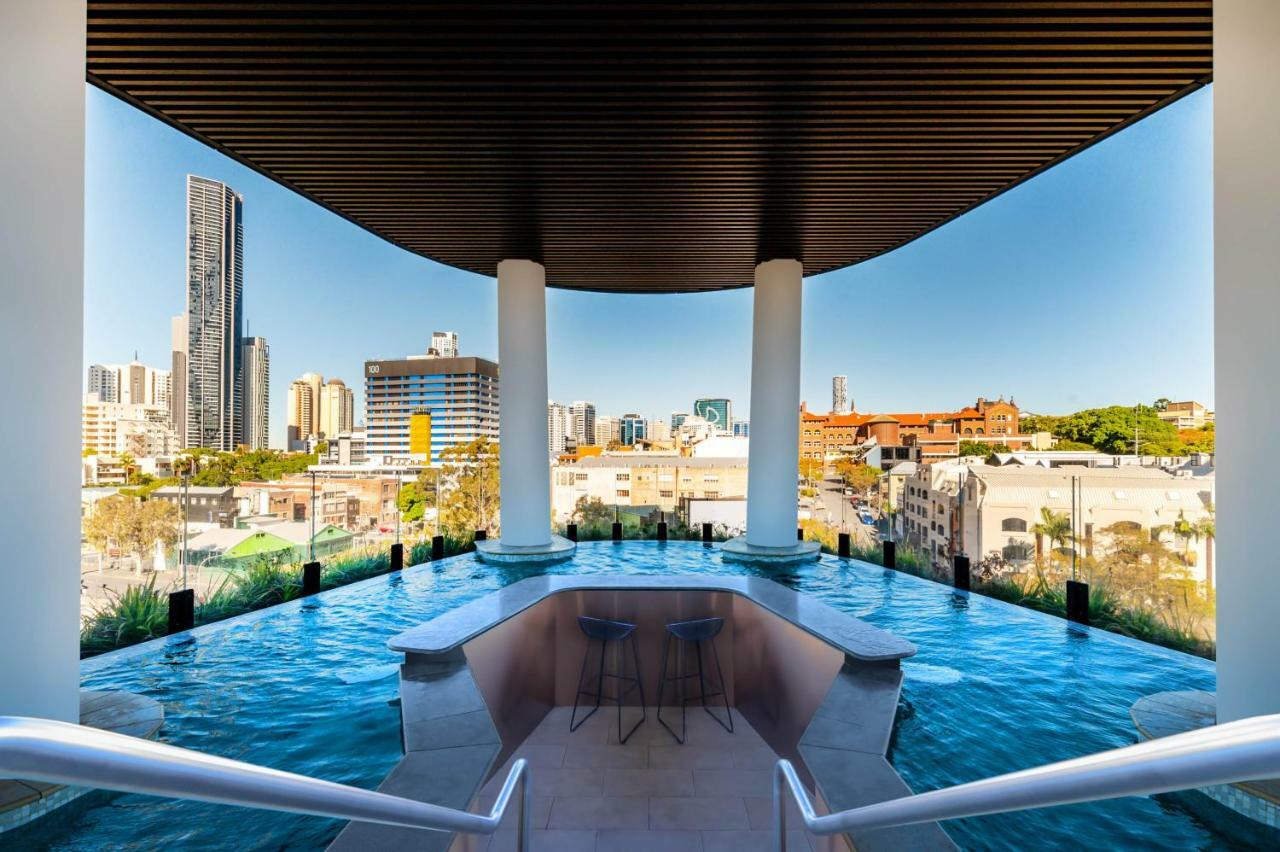Fv By Peppers Aparthotel Μπρίσμπεϊν Εξωτερικό φωτογραφία The pool at the top of the building