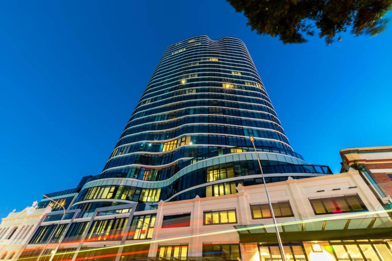 Fv By Peppers Aparthotel Μπρίσμπεϊν Εξωτερικό φωτογραφία The building at night